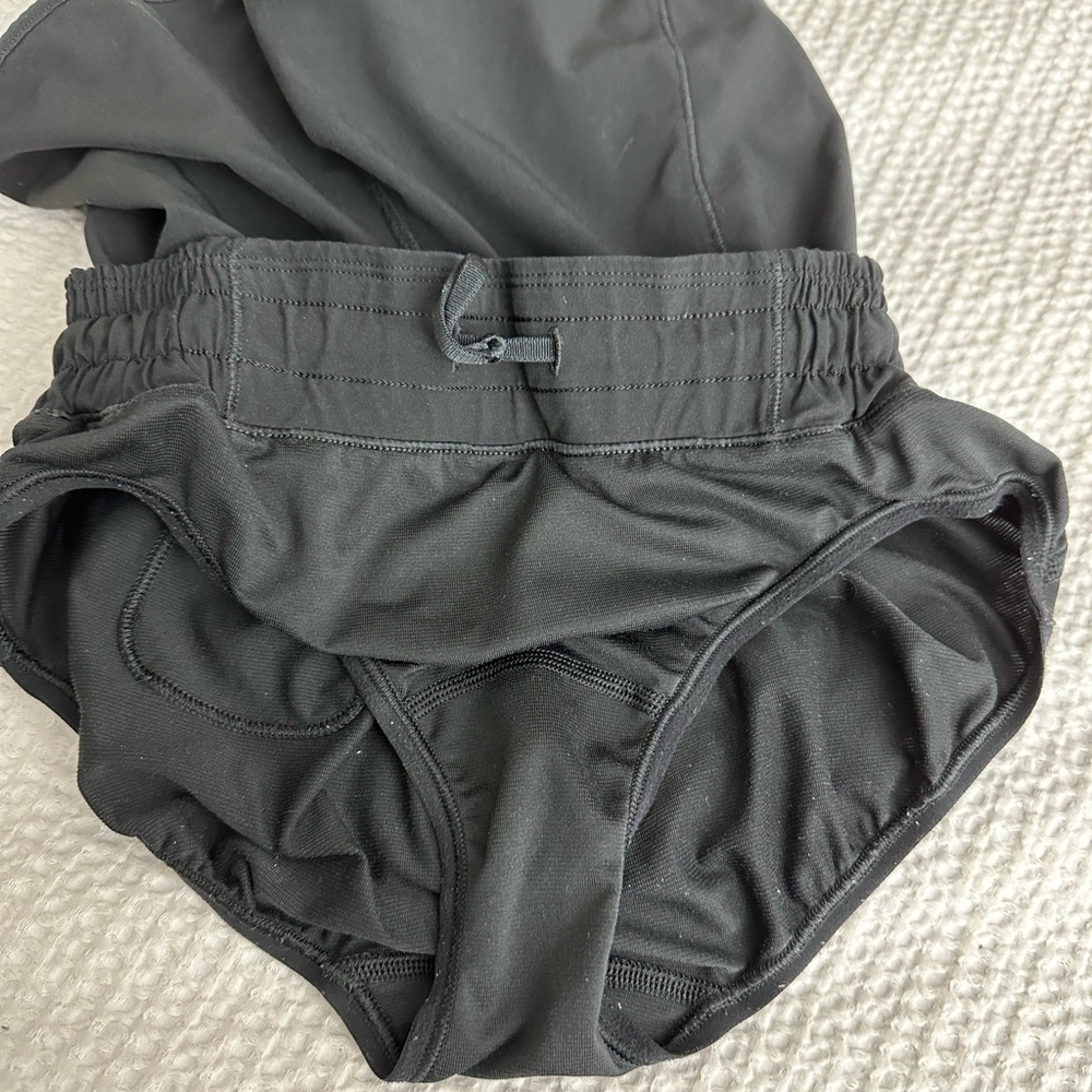 ❌SOLD❌ Lululemon black lined shorts 3.5 inseam - Picture 4 of 4